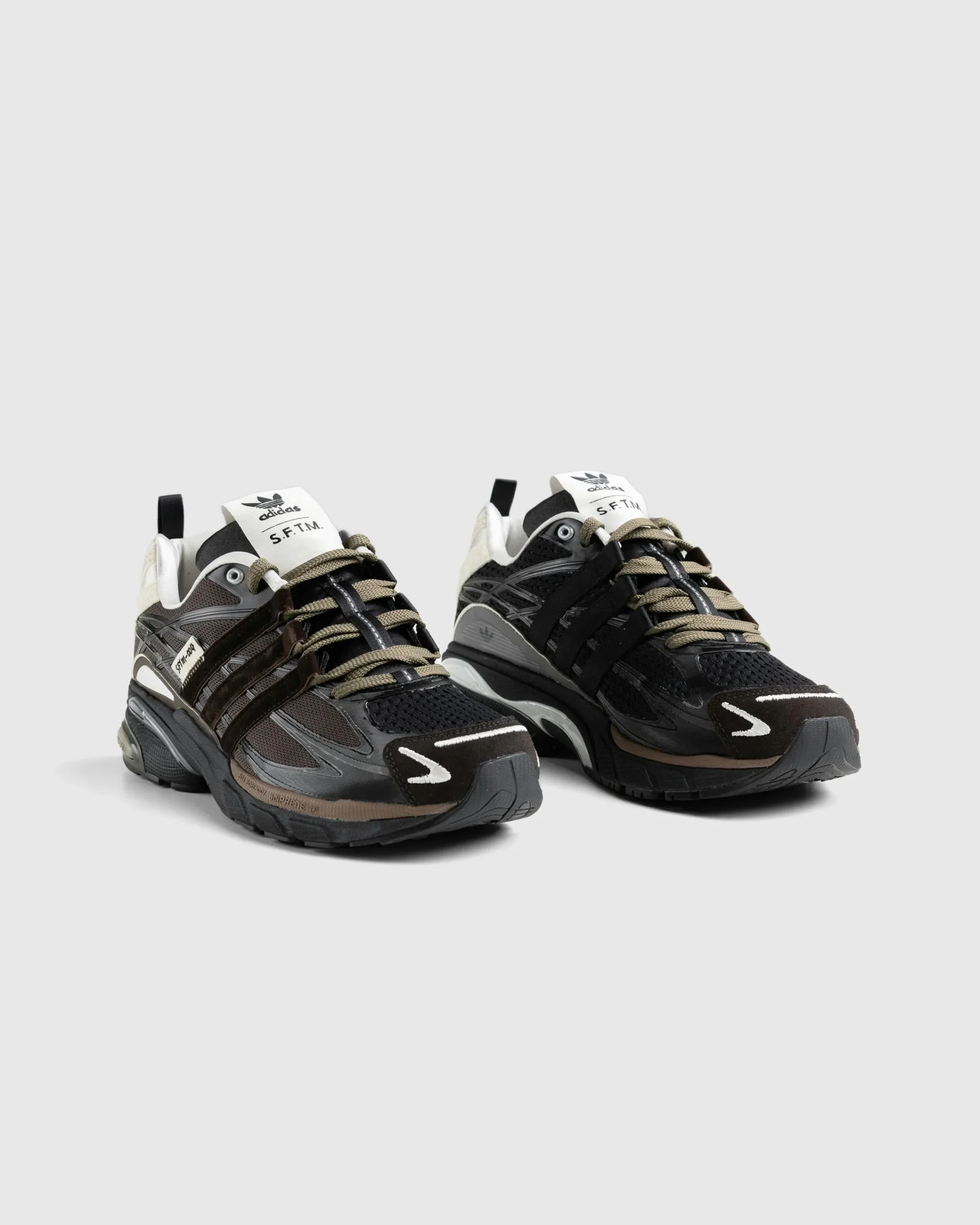 adidas Adistar Cushion Core Black/Dark Brown/Earth Strata- Sneakers
