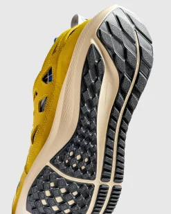 Nike Air Huarache 20Y24 Saffron Quartz/Cool Grey-Sanddrift- Sneakers