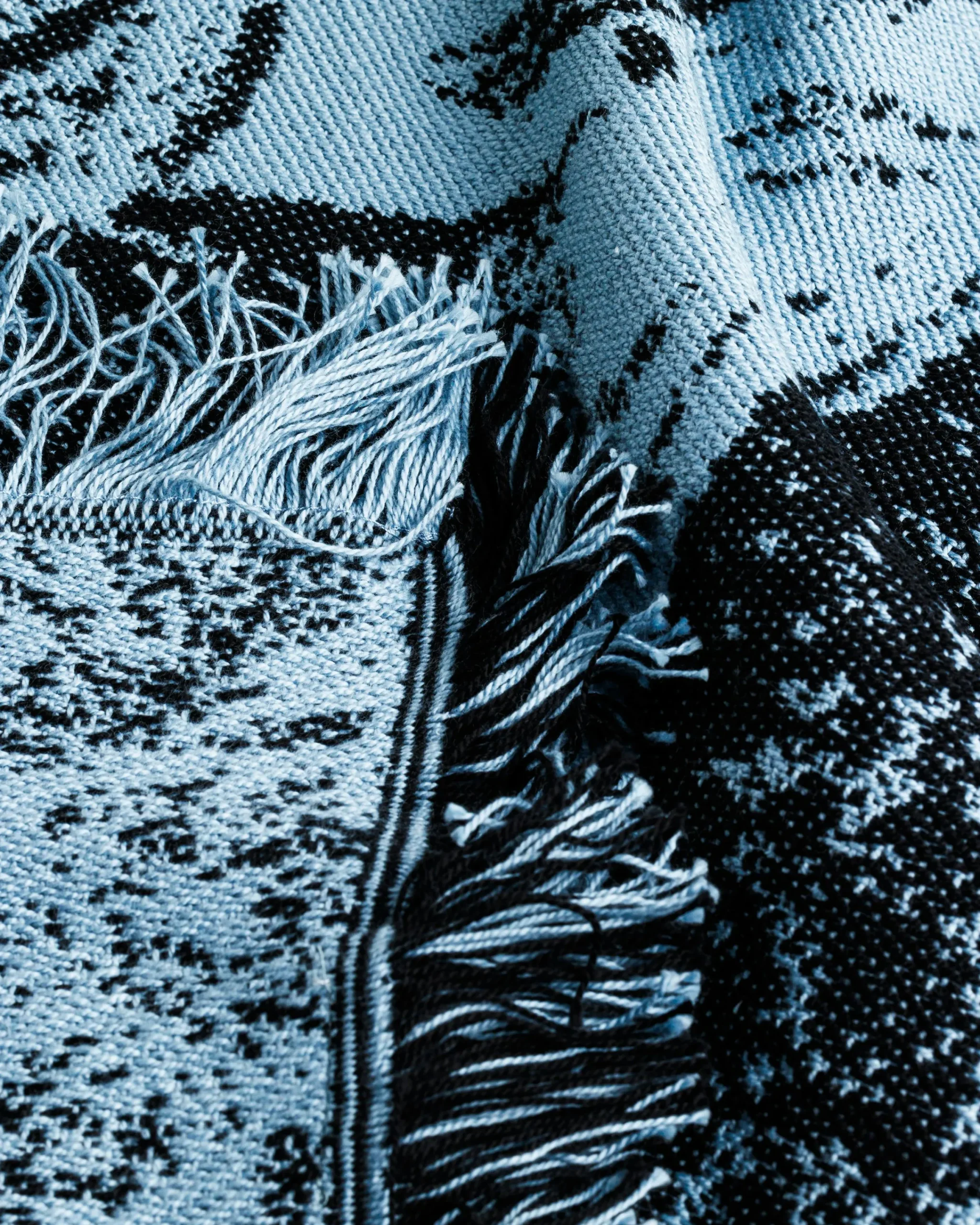 Carhartt WIP Chrysanthemum Woven Blanket Misty Sky/Black- Textiles