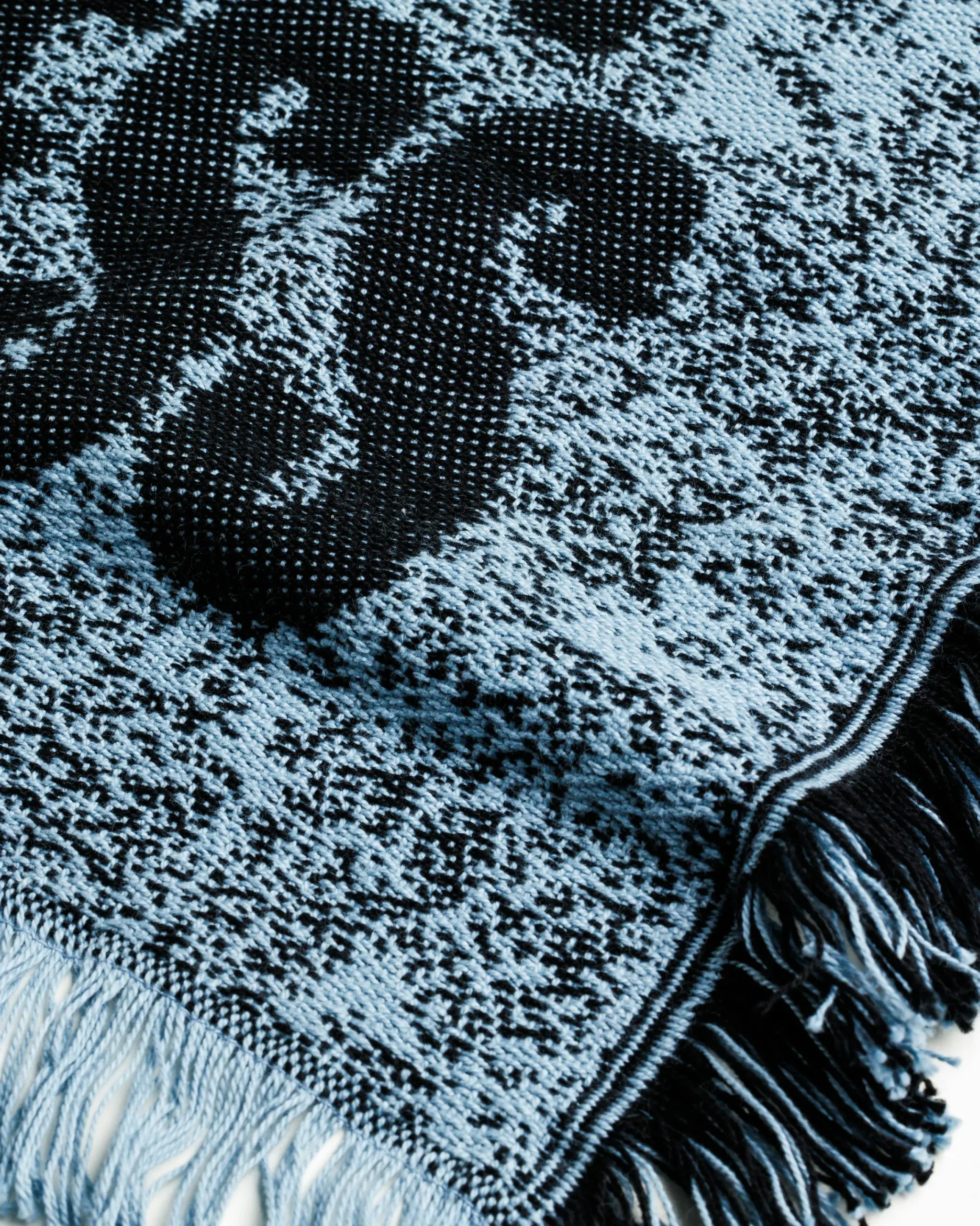 Carhartt WIP Chrysanthemum Woven Blanket Misty Sky/Black- Textiles