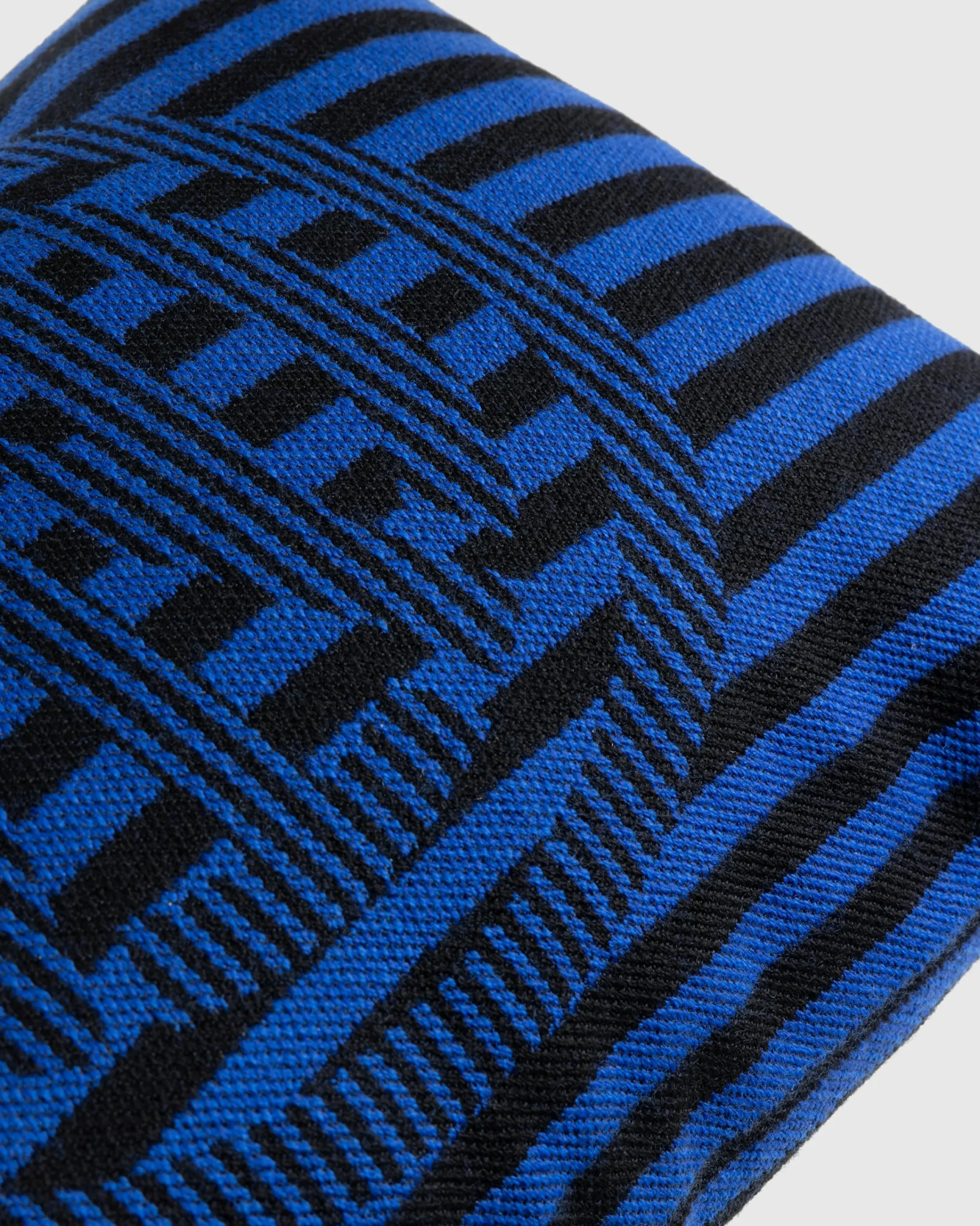 Inter Cushion /Blue- Textiles