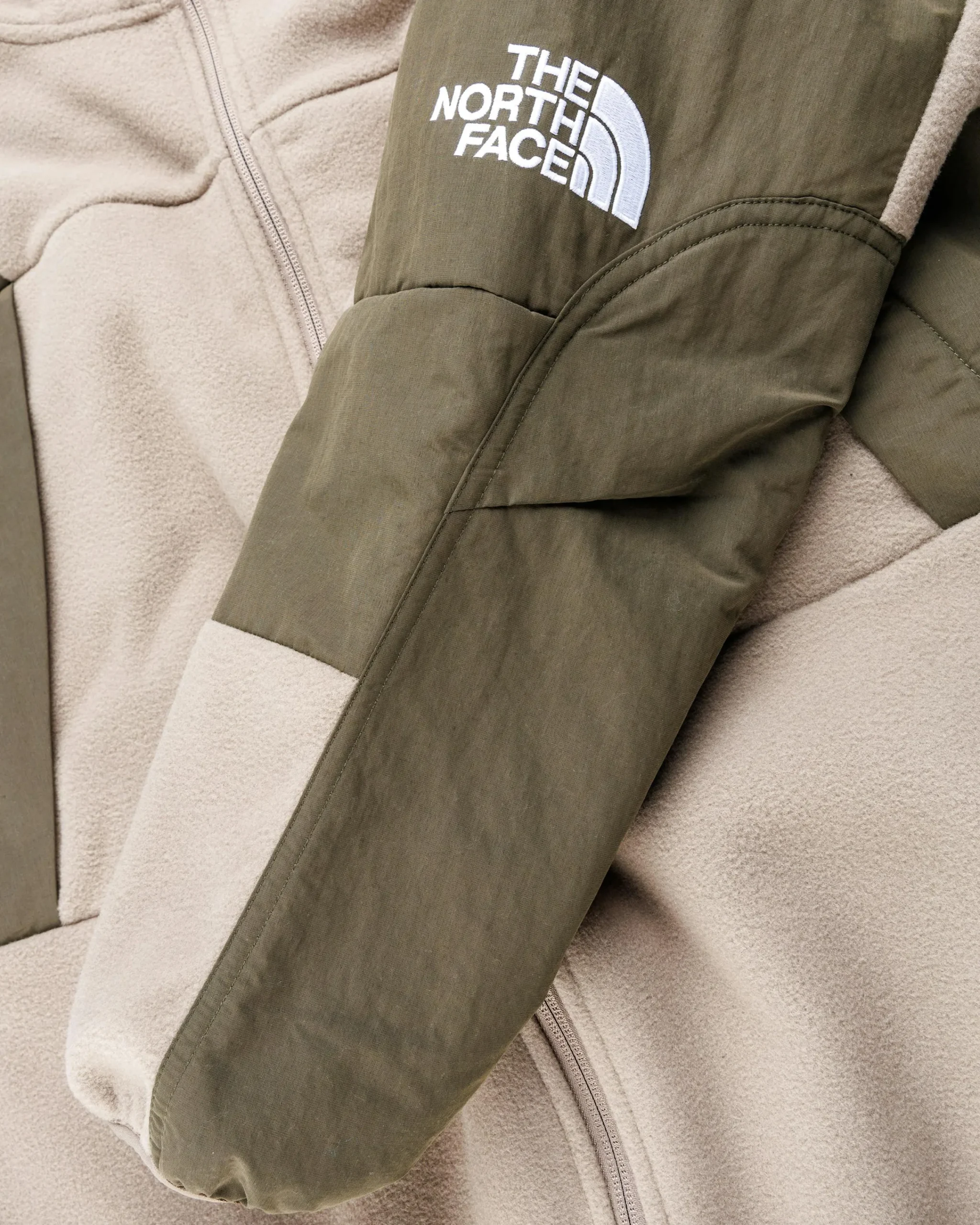 The North Face M Light Fleece Jacket Cavern Grey/New Taupe- Outerwear
