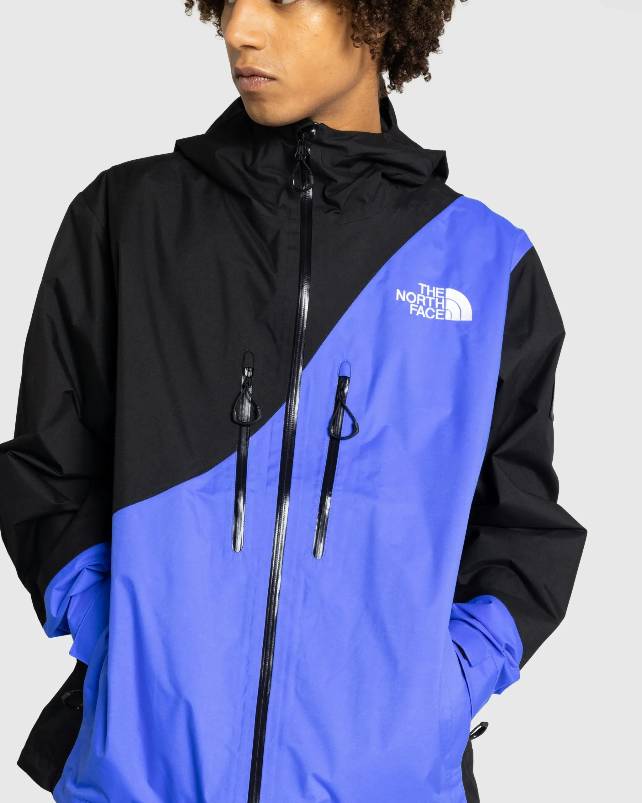 The North Face M TNF x Yinka Ilori 2L Rain Shell Jacket TNF Black/Solar Blue- Outerwear
