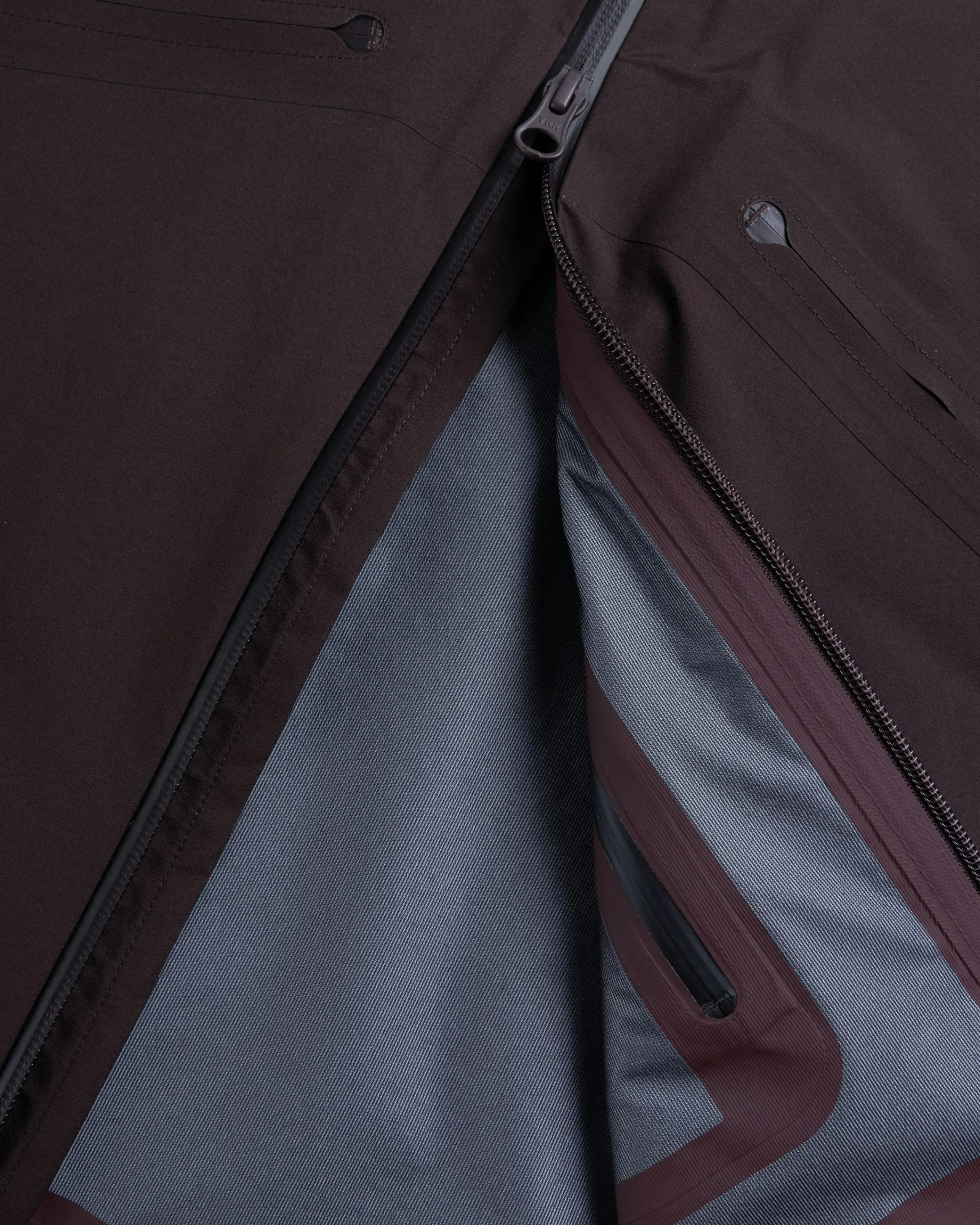 C.P. Company Metropolis Series GORE-TEX 3L INFINIUM Anorak Rum Raisin- Outerwear